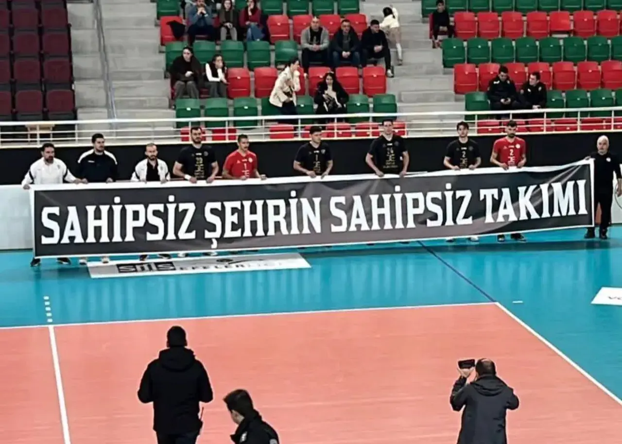 انصراف ناگهانی تیم والیبال ترک با لژیونرهای ایرانی؛ باشگاهی که خود را «بدبخت و بدون صاحب» خواند!