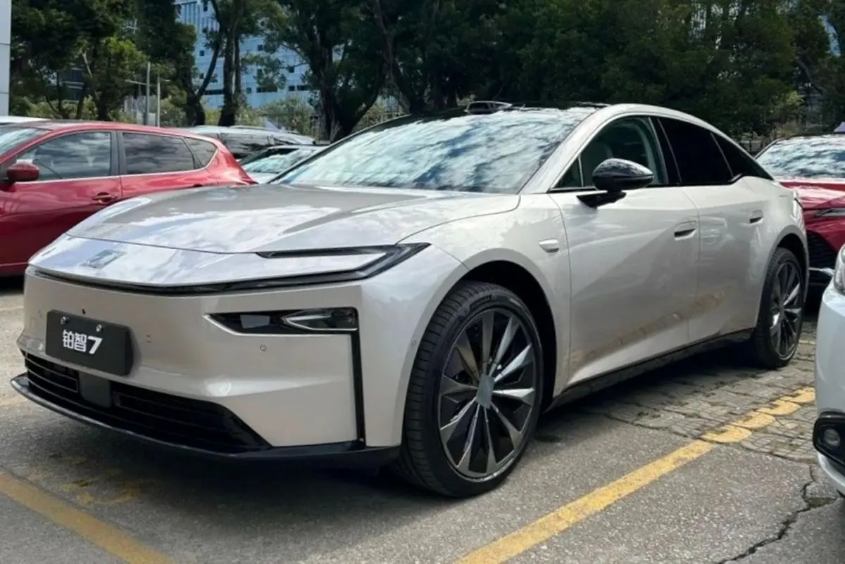 تویوتا bZ7؛ سدان الکتریکی جدید ۲۰۲۶ با فناوری موتور هوآوی در راه بازار ایران؟