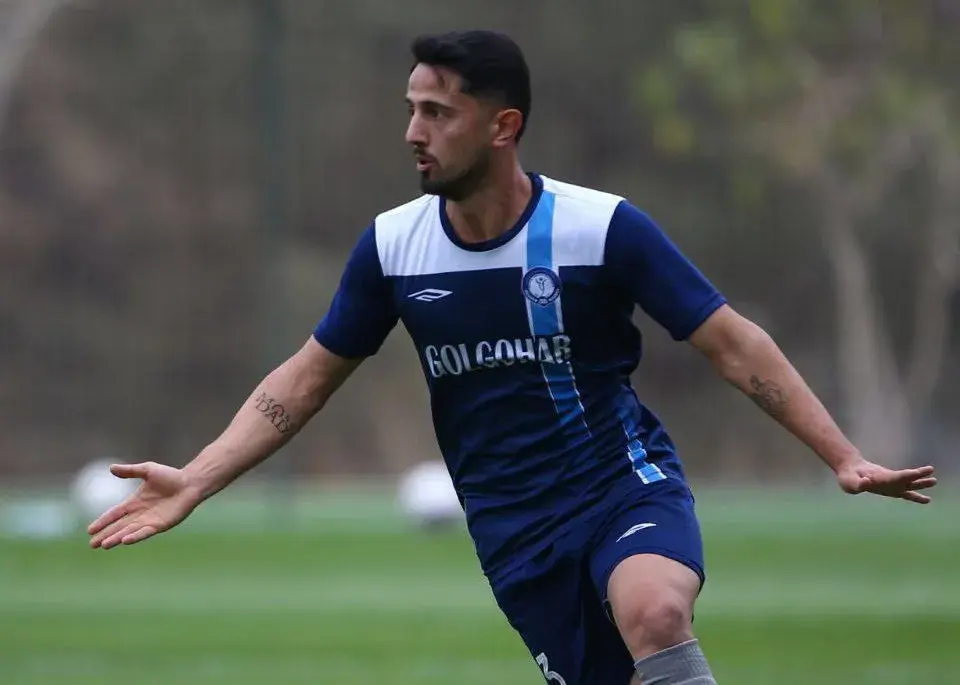 مدافعی با پاس گل: بیا در آغوش تارتار! (عکس)