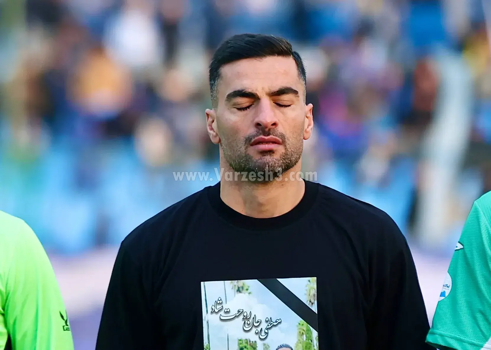 مرد جنگی گل گهر سیاه پوشید (عکس)