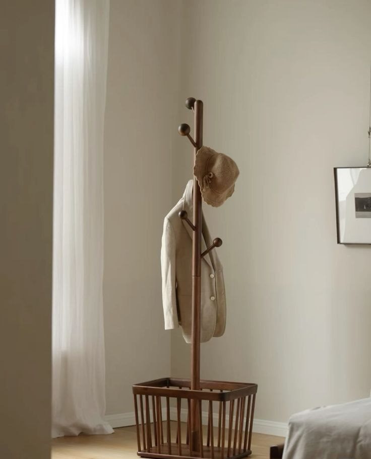 چوب لباسی ایستاده