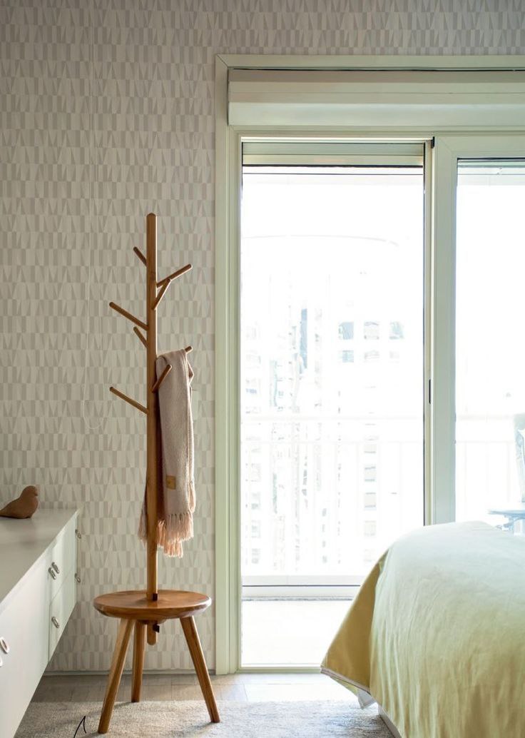 چوب لباسی ایستاده