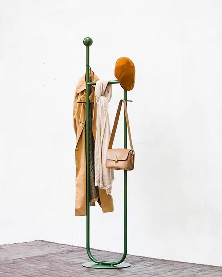 چوب لباسی ایستاده