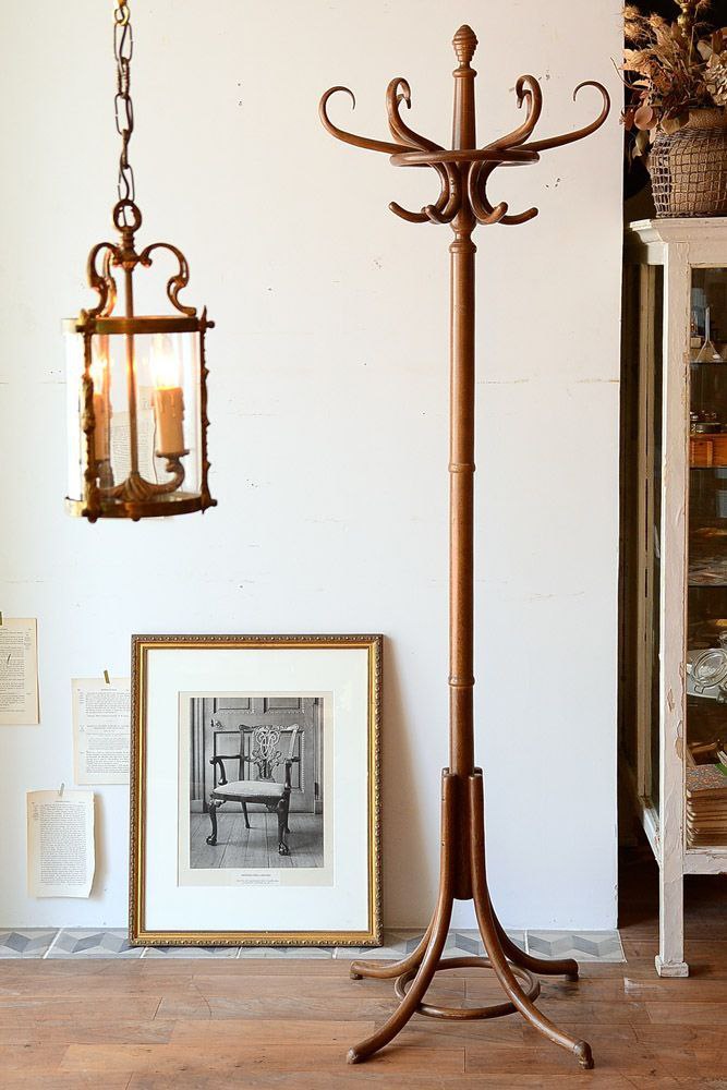 چوب لباسی ایستاده