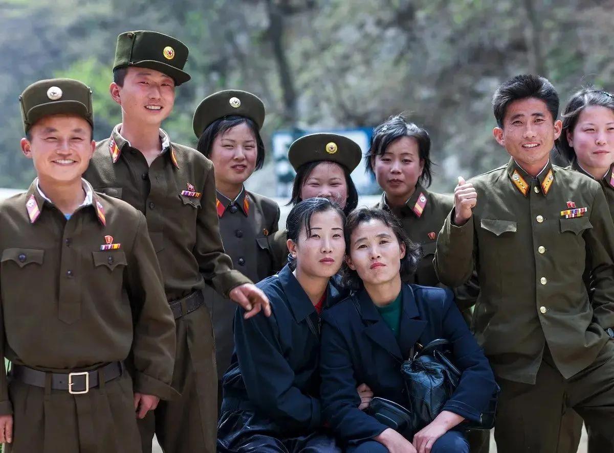 چرا خدمت سربازی دختران در کره شمالی به چند سال افزایش یافت؟