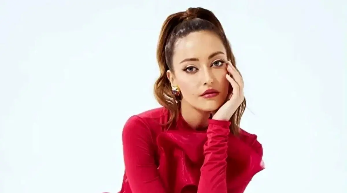 سفر معنوی توبا ملیس، بازیگر و مدل ترک به حج؛ لحظاتی که همه را متأثر کرد