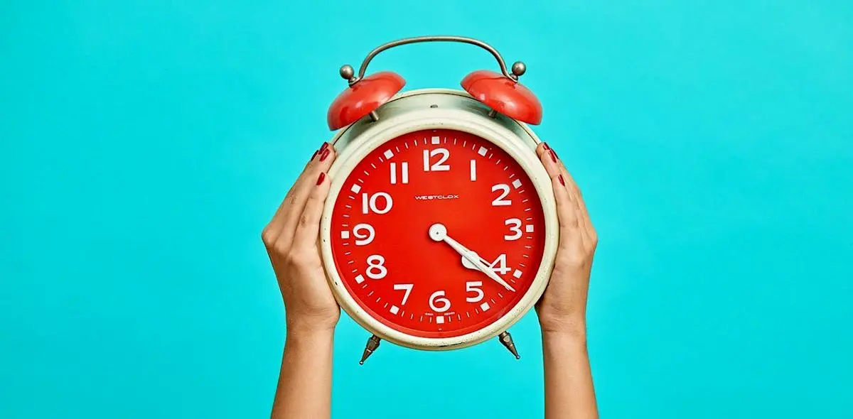 ساعت درونی بدن چگونه ما را پیش از زنگ ساعت بیدار می‌کند؟