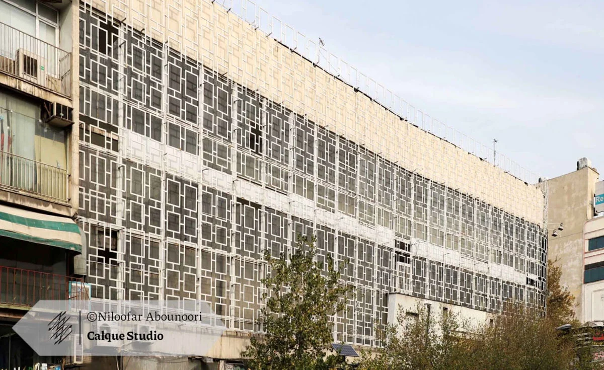 شهرداری تهران چگونه نمای تاریخی سینما آسیا را زیر سایه تبلیغات پنهان کرد؟