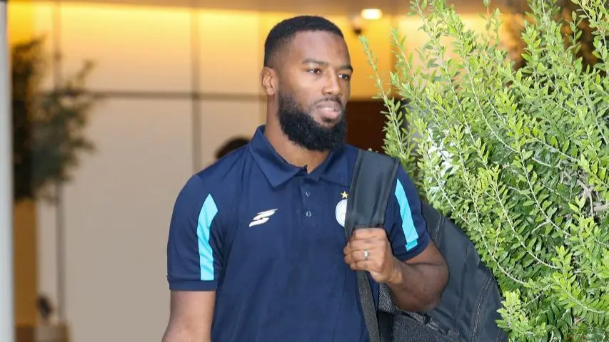 چرا ایفمارک به فشار فیفا تسلیم شد؟ پشت‌پرده جنجالی مجوز بازی نازون در استقلال فاش شد