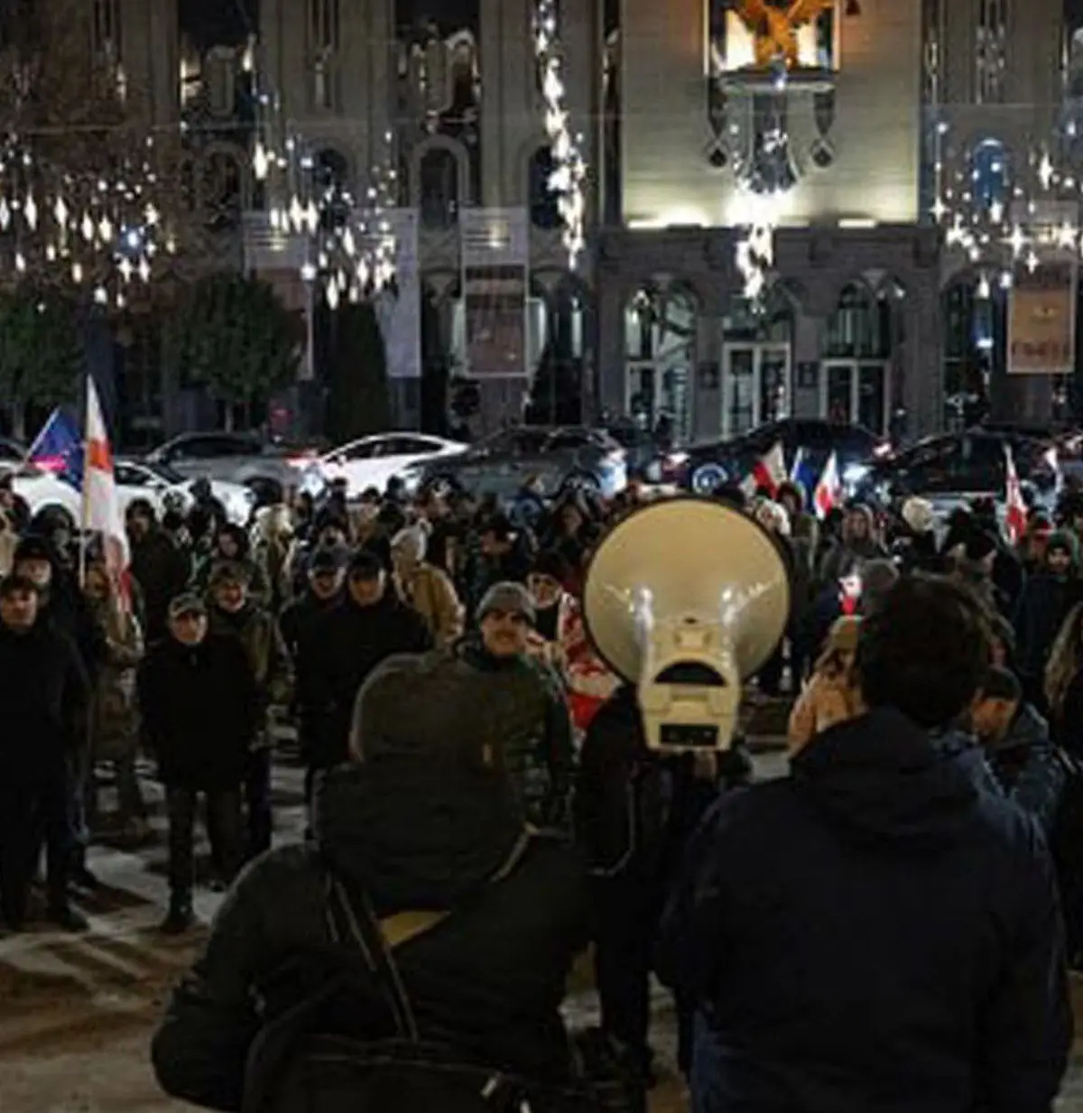 تفلیس در آستانه انفجار؛ تجمع میلیونی مخالفان دولت بار دیگر خیابان‌ها را پر کرد!