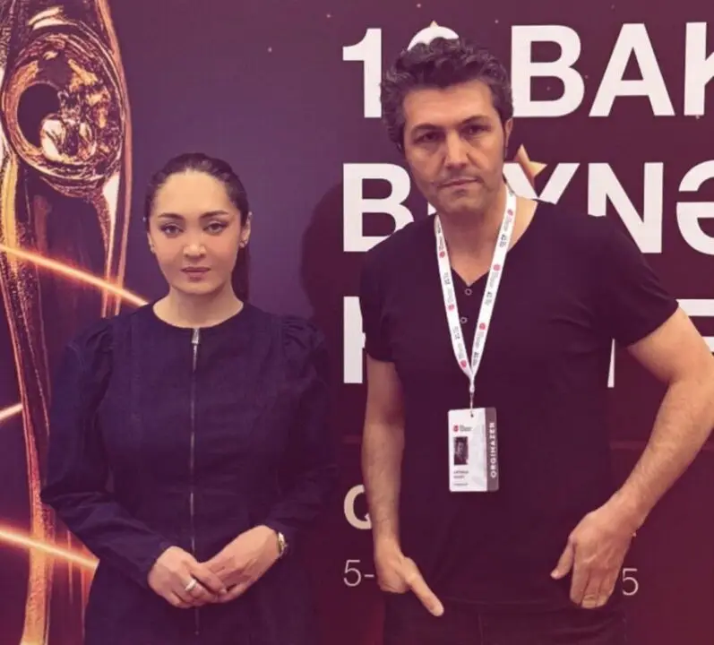 photo 6186208660095175597 y تصاویری از حضور نیکی کریمی به عنوان داور در جشنواره فیلم باکو منتشر شد - گیمفا