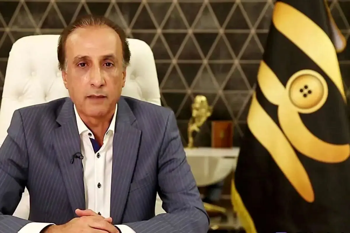 تناقض عجیب صداوسیما؛ گوینده‌ای که به جرم ابراز علاقه اخراج شد، حالا روی آنتن رسمی به خواندن آهنگ ابی دعوت شده است!