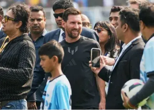 بازداشت سازمان‌دهنده جنجالی سفر مسی به هند؛ ماجرای بلیت‌های معیوب و آشوب در استادیوم کلکته