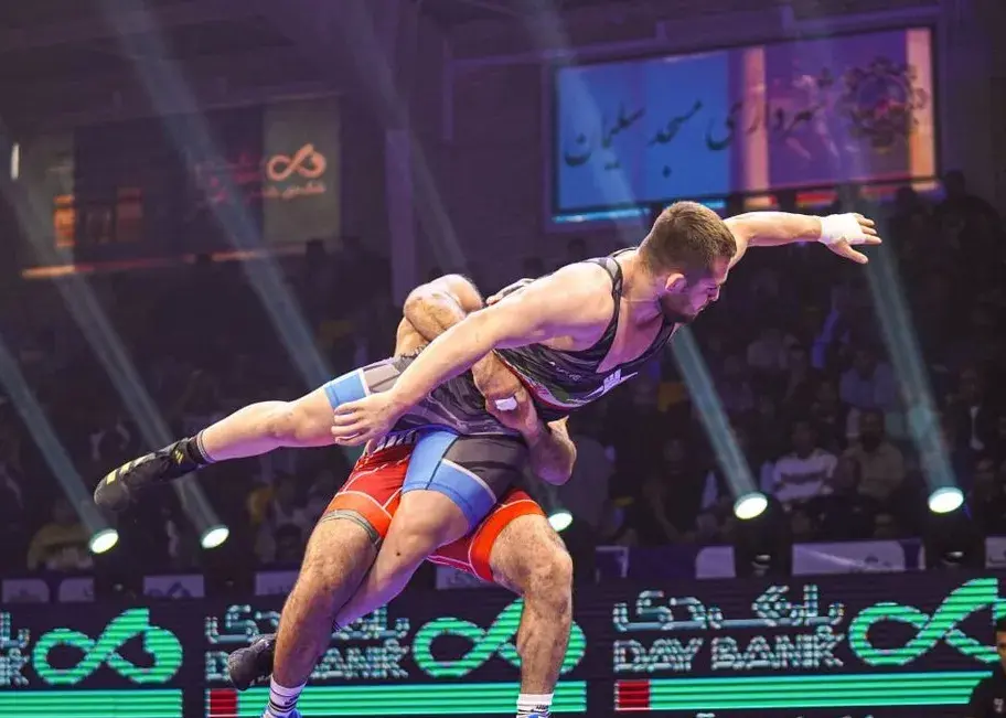 نفت و گاز زاگرس با پیروزی ۶-۴، فینالیست لیگ برتر کشتی شد