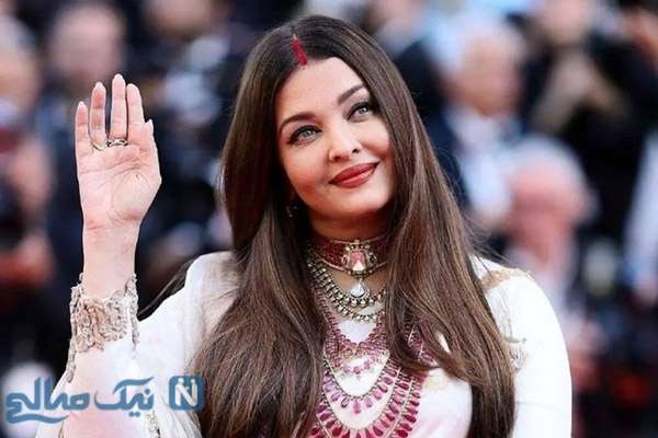 استایل بحث‌برانگیز آیشواریا رای در جشنواره جده / انتقاد تند کاربران به کت حجیم روی پیراهن ظریف!