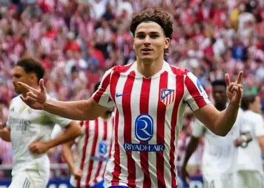 بارسا در کمین ستاره جوان برای جانشینی لواندوفسکی در نوکمپ!