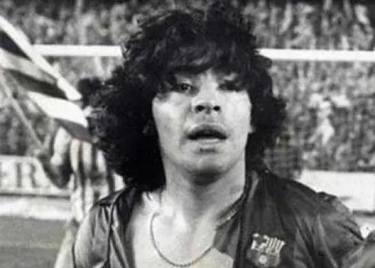 پیراهن جنجالی مارادونا با قیمت حیرت‌انگیز 23 میلیارد تومان به فروش رسید!