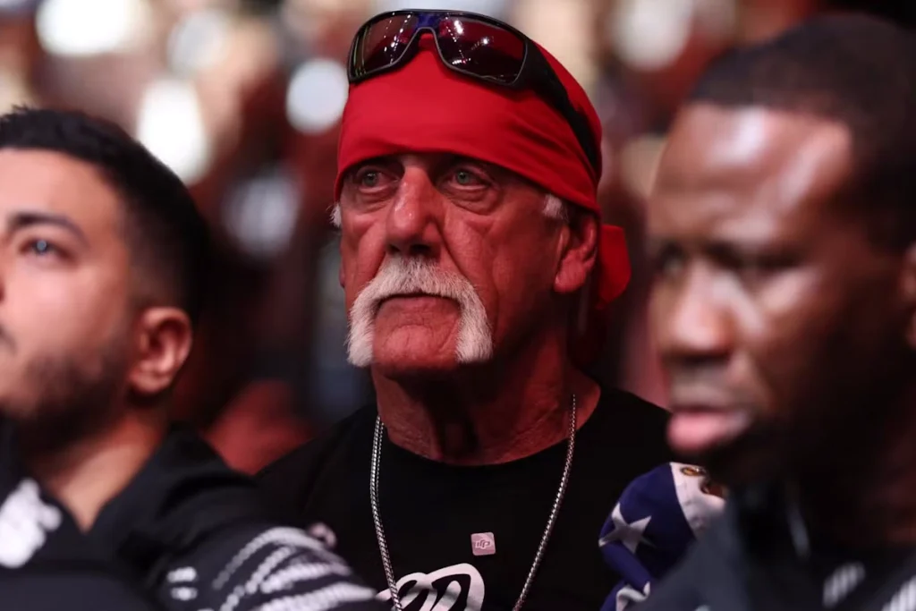 هالک هوگان با سبیل دسته دوچرخهای