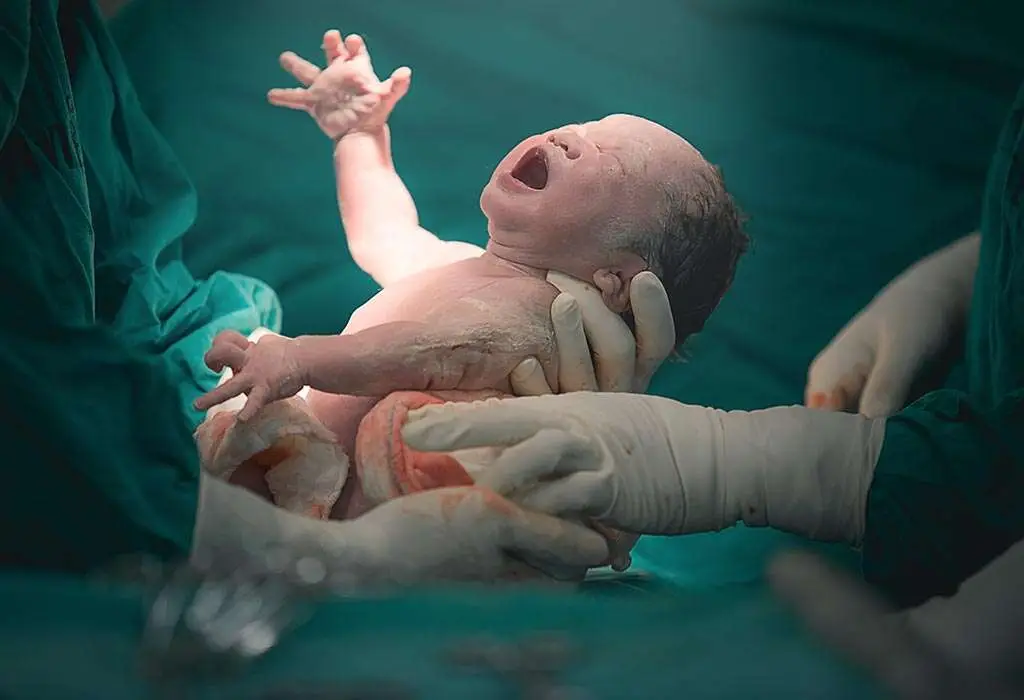 فرق زایمان طبیعی با سزارین