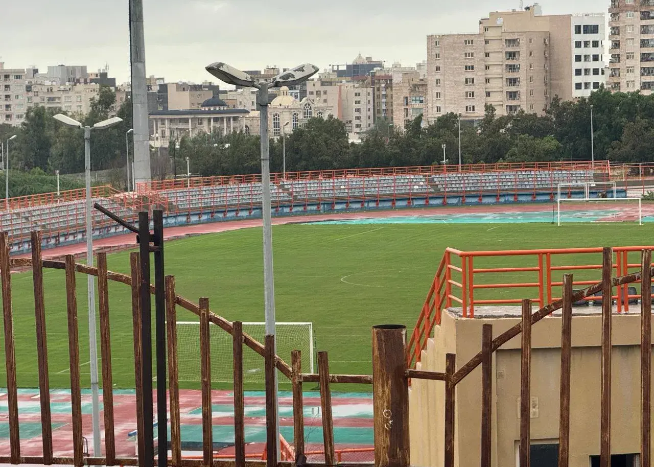 ورزشگاه خلیج فارس بندرعباس پس از سیل، نفس تازه گرفت؛ شرایط چمن به حالت عادی بازگشت!