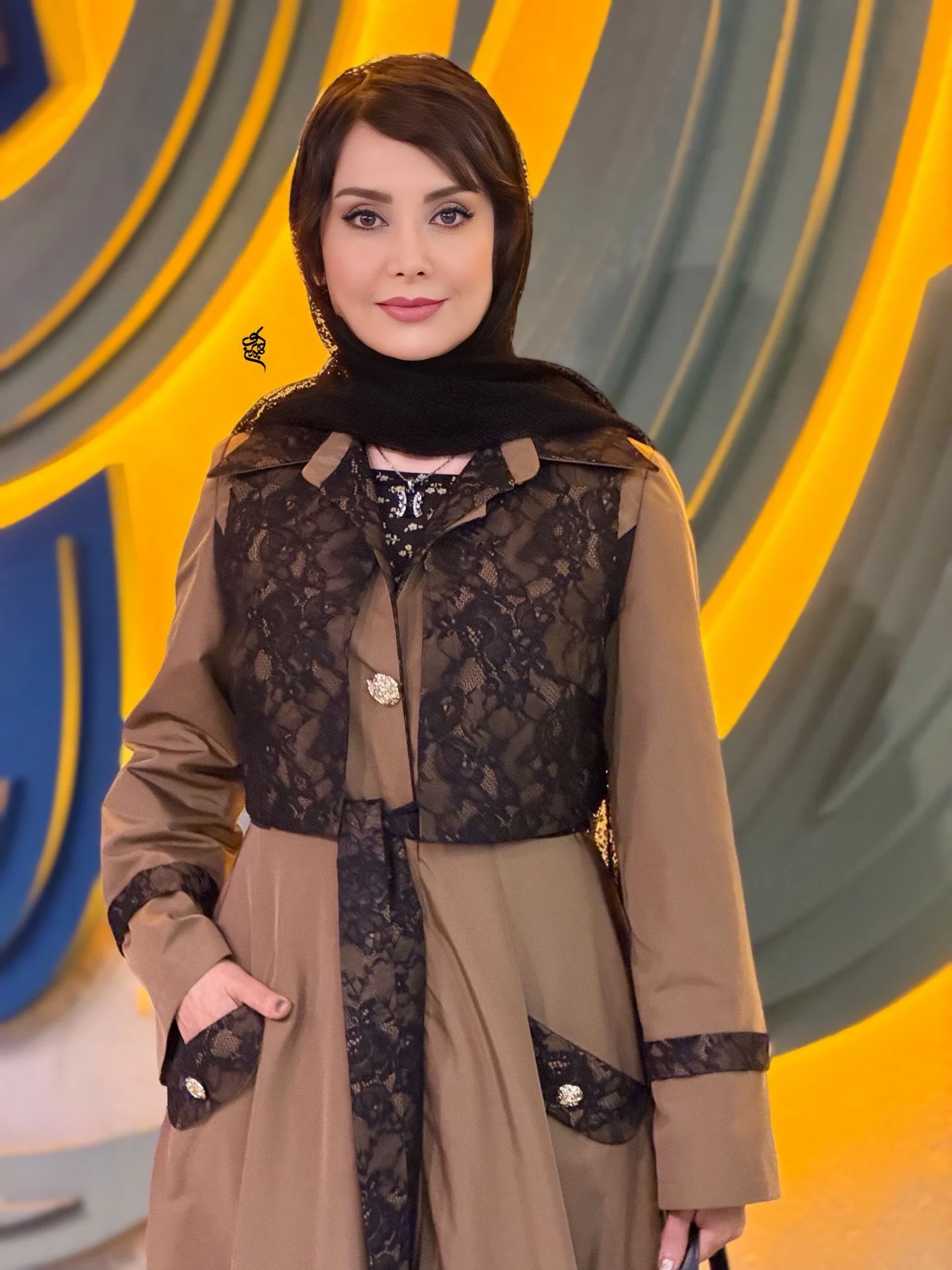 حضور متفاوت مریم خدارحمی در تندیس حافظ با استایلی کلاسیک