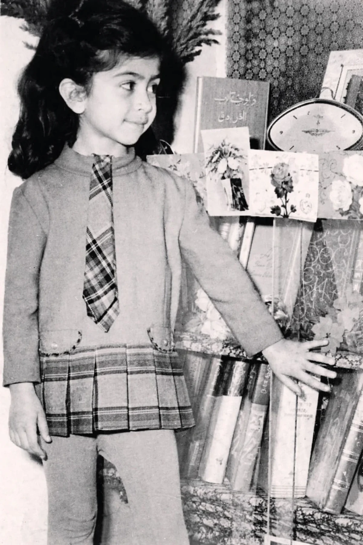 عکس نایاب لیلا فروهر در خانه پدری در دهه ۴۰