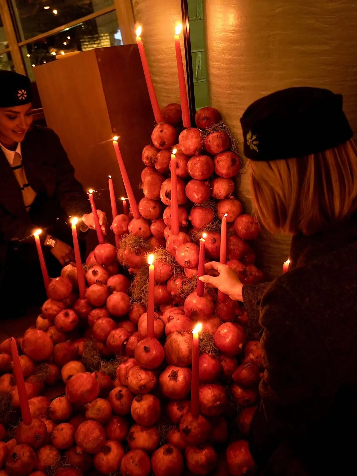 استایل زیبای همسر بهرام رادان در شب یلدا توجه‌ها را جلب کرد