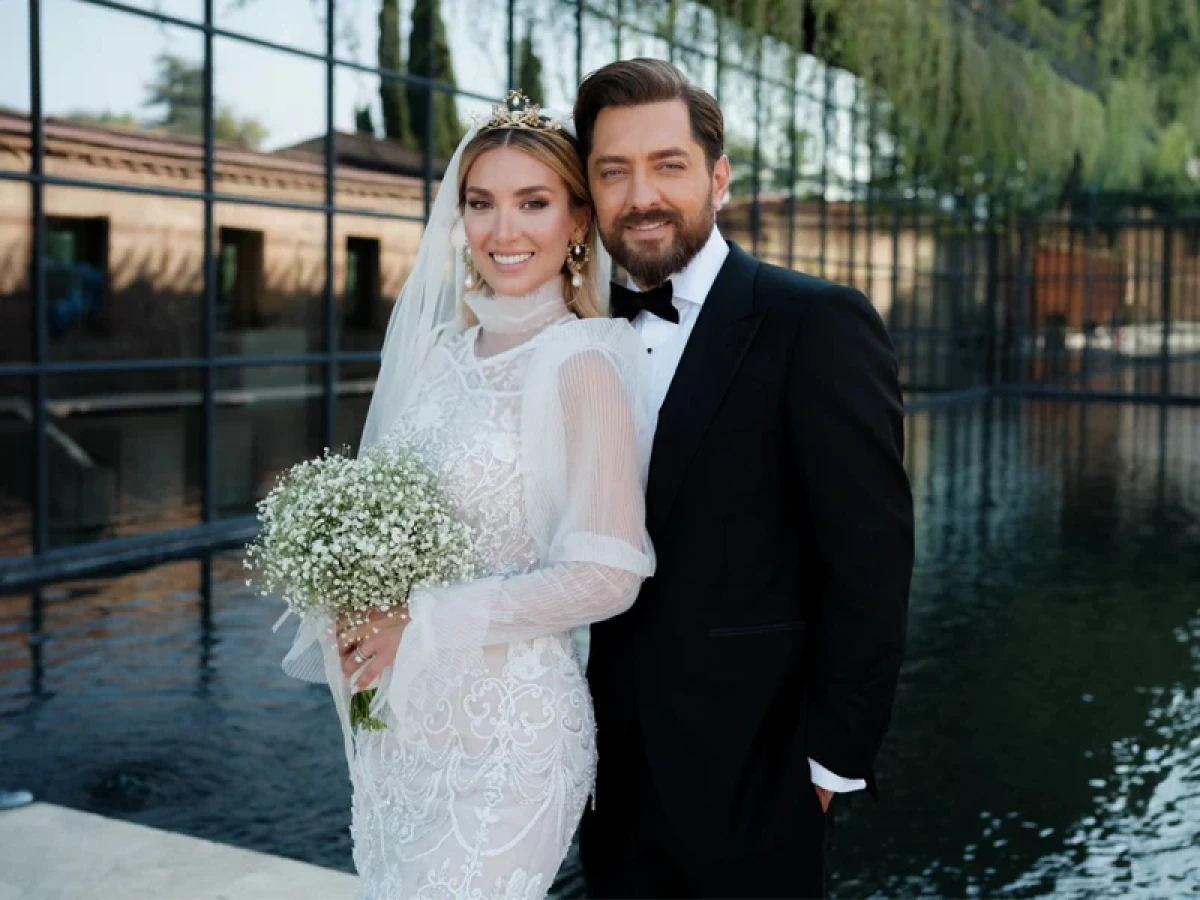 استایل زیبای همسر بهرام رادان در شب یلدا توجه‌ها را جلب کرد