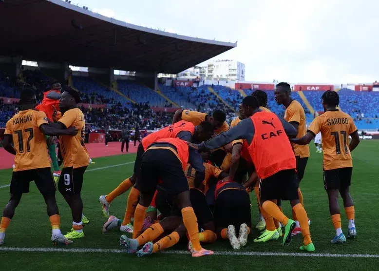 شادی گل جنجالی بازیکن زامبیا در وقت‌های تلف‌شده با سقوطی دردناک پایان یافت!