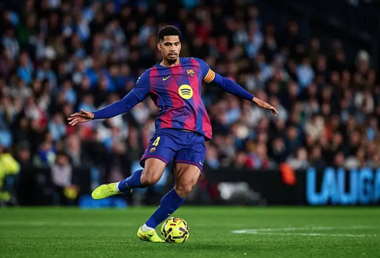 رونالد آرائوخو کی به بارسا برمی‌گردد؟ جزئیات بازگشت مدافع اروگوئه‌ای لو رفت!