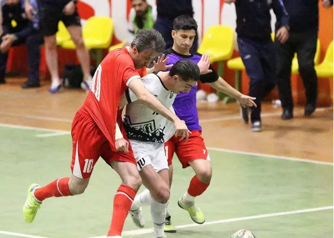 کارت قرمز جنجالی ستاره سن‌ایچ ساوه؛ اعتراض باشگاه به تصمیم داور بالا گرفت!