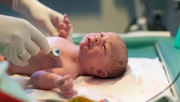 زایمان طبیعی یا سزارین - کدام بهتر است | بیمارستان و زایشگاه مریم