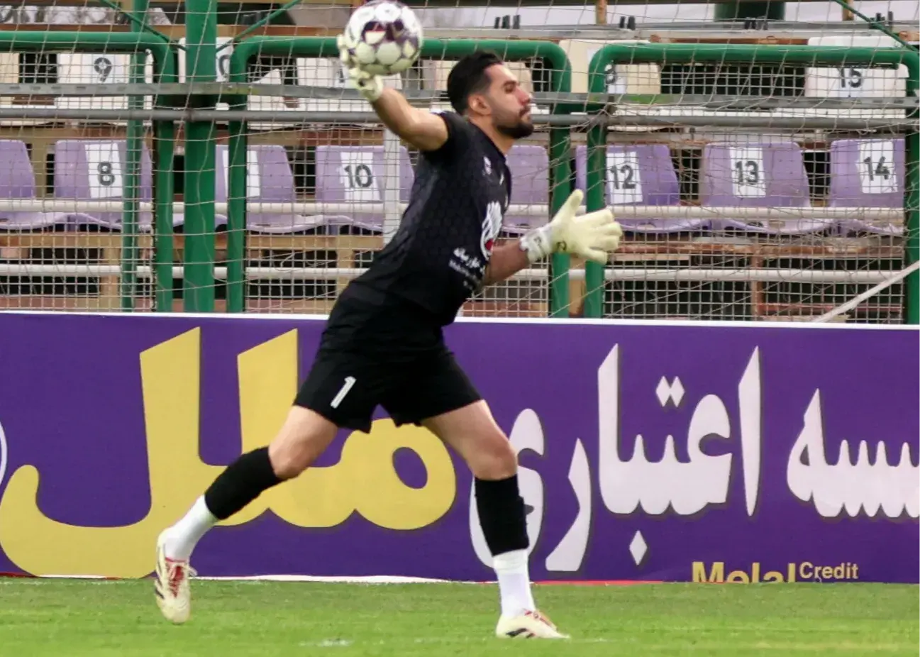 دبل سیو پارسا علیه ستاره‌های تراکتور