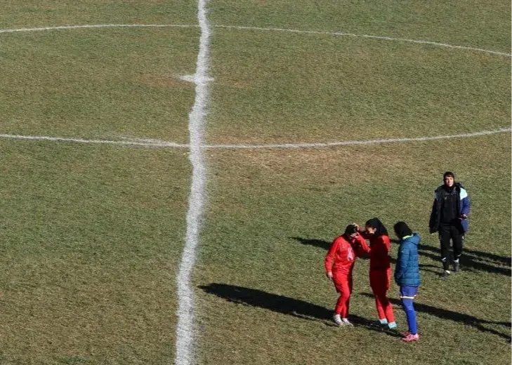 صحنه‌های عجیب لیگ زنان که بازی حساس را به بن‌بست کشاند!