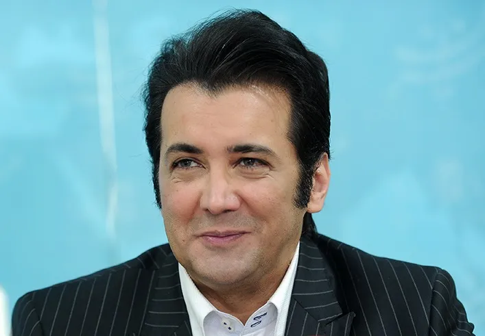 نگاهی به دکوراسیون لوکس و هنری خانه حسام نواب صفوی؛ جادوی موسیقی و نورپردازی مدرن