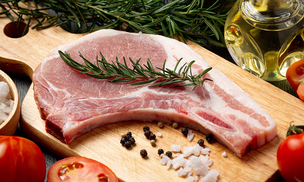 قیمت گوشت و مرغ ۹ آذر ۱۴۰۴؛ نوسان شدید نرخ گوسفند زنده و بوقلمون در بازار تهران