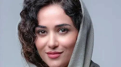 عکس دیده‌نشده از کودکی پریناز ایزدیار؛ زیبایی طبیعی خانم بازیگر در دوران مدرسه شگفت‌زده‌تان می‌کند!