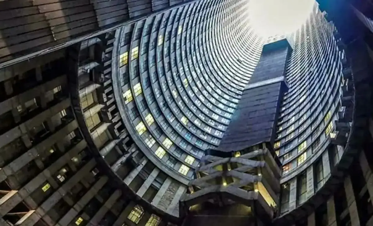 برج معروف آفریقا که از داخل بسیار ترسناک است