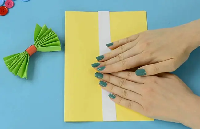 عکس درست کردن کارت پستال به شکل پیراهن برای روز پدر