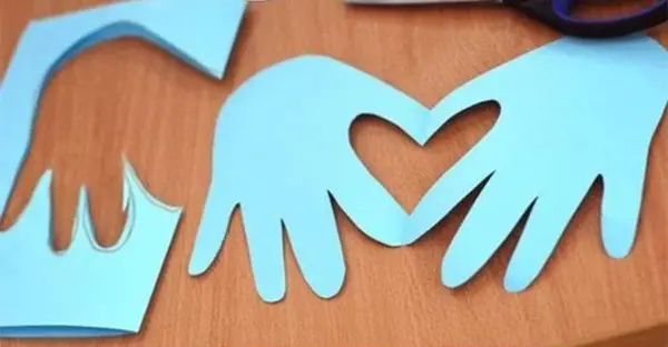 عکس درست کردن کاردستی روز پدر با کاغذ رنگی