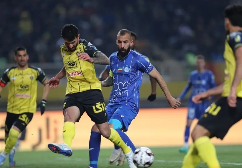 تساوی سپاهان و استقلال در نیمه‌ای جذاب و تماشایی