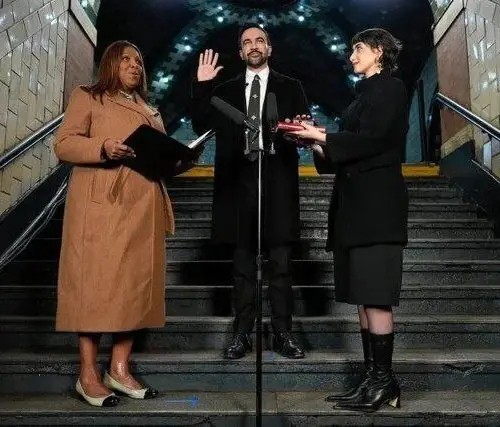 ممدانی با قسم‌خوردن بر قرآن، رسماً شهردار جدید نیویورک شد