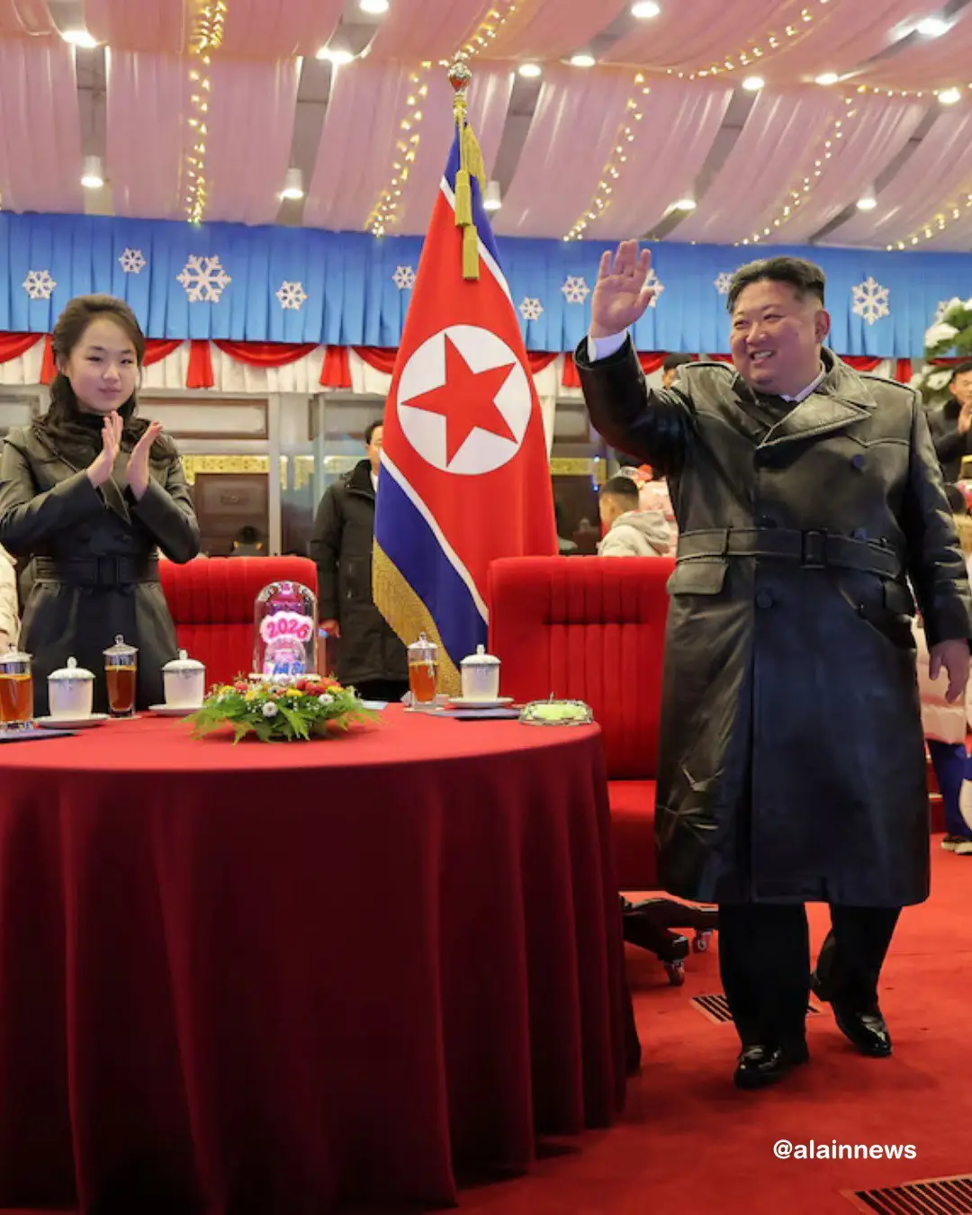 رهبر کره شمالی و دخترش در جشن سال نو 2026 ( عکس) رهبر کره شمالی و دخترش در جشن سال نو 2026 ( عکس)