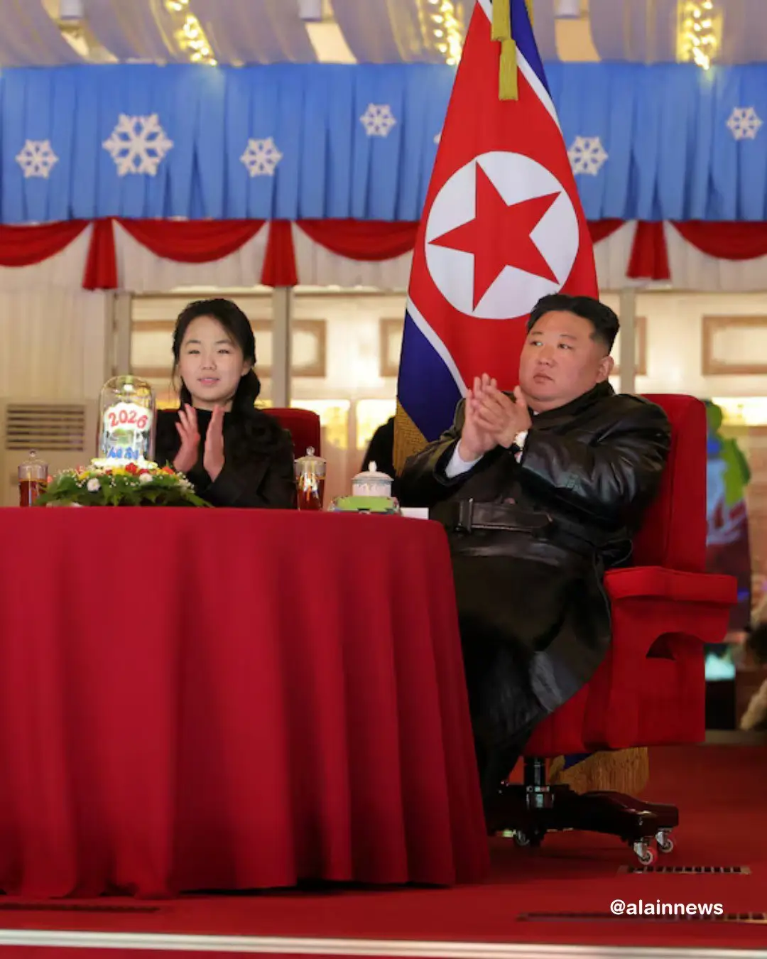 رهبر کره شمالی و دخترش در جشن سال نو 2026 ( عکس) رهبر کره شمالی و دخترش در جشن سال نو 2026 ( عکس)