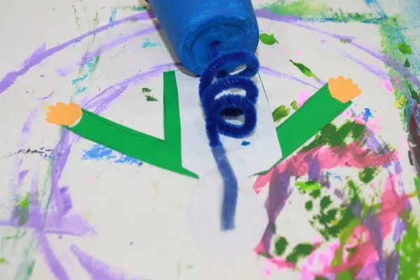 چسباندن فنر به بدن برای ساخت کاردستی برای روز