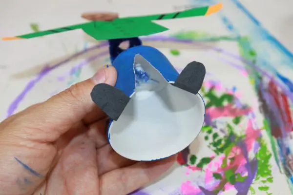 برش کفش‌ها برای ساخت کاردستی برای روز پدر