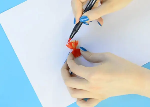 رنگ کردن پاستا برای ساخت کاردستی برای روز پدر