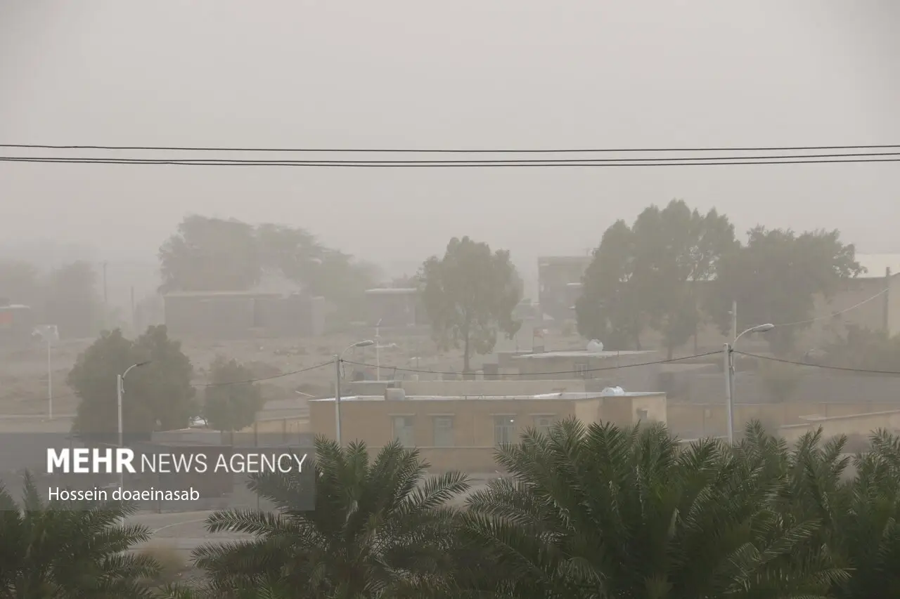 ورود طوفان و گرد و خاک به هرمزگان؛ گرد و خاک هشتبندی را در نوردید