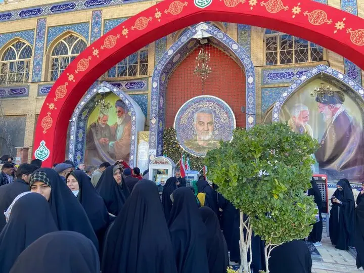 آغاز هفته مقاومت با حضور پر شور مردم کرمان در جوار مزار حاج قاسم