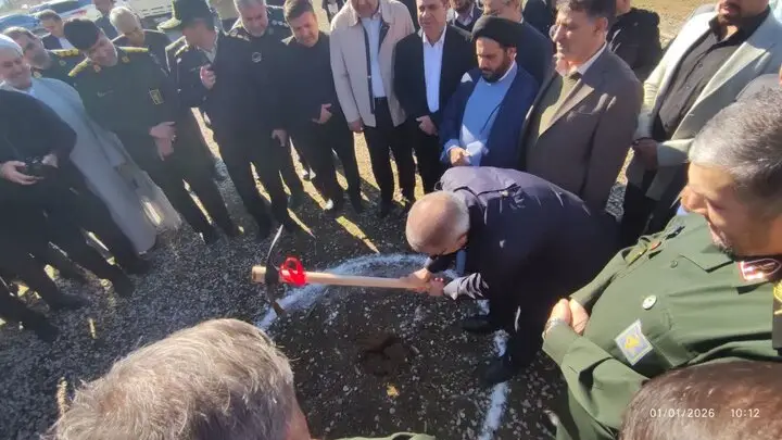 کلنگ زنی نیروگاه خورشیدی یک مگاواتی شهرستان گچساران